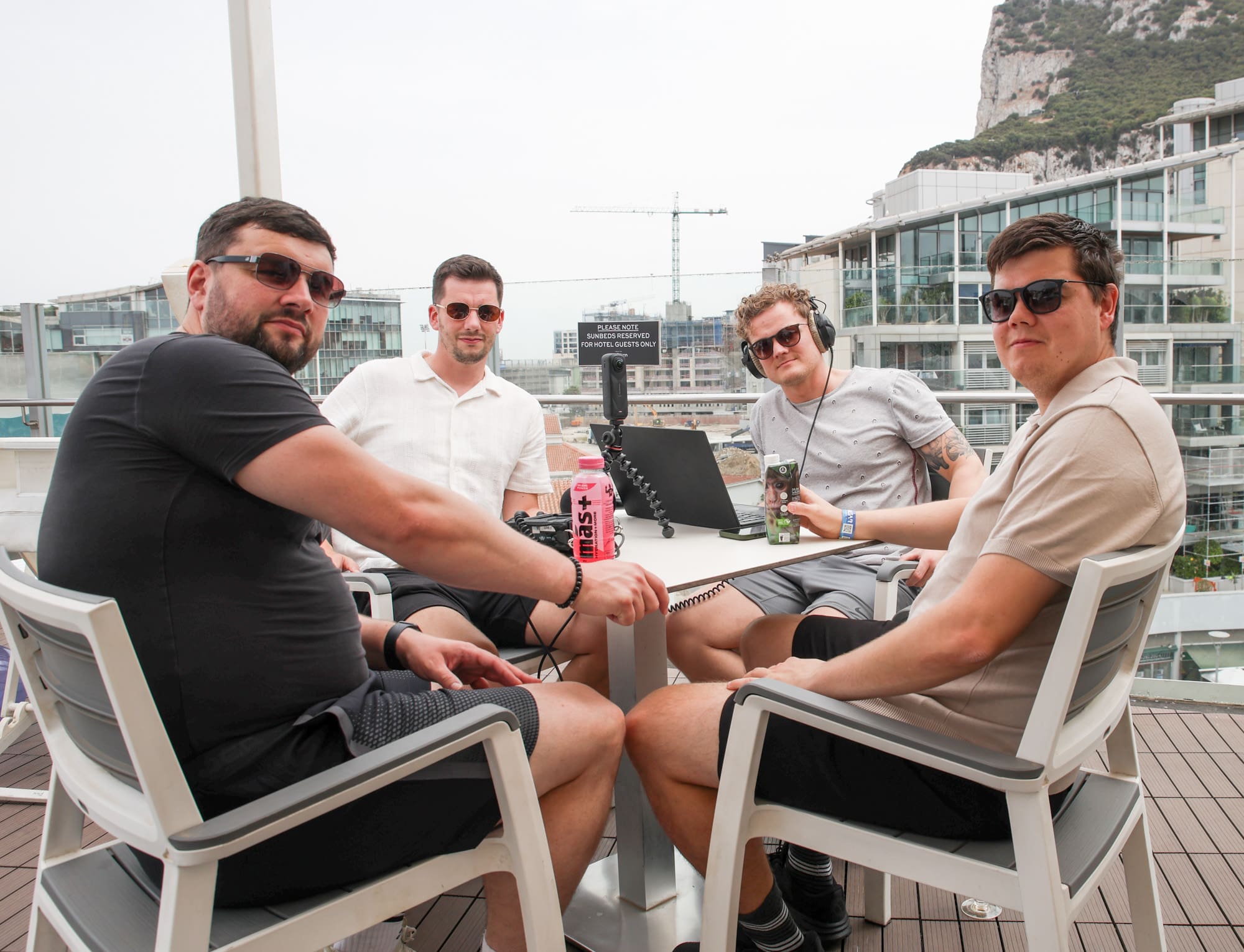 Fótbóltsskýlið - Upptaktssending til dyst móti Gibraltar - FM1