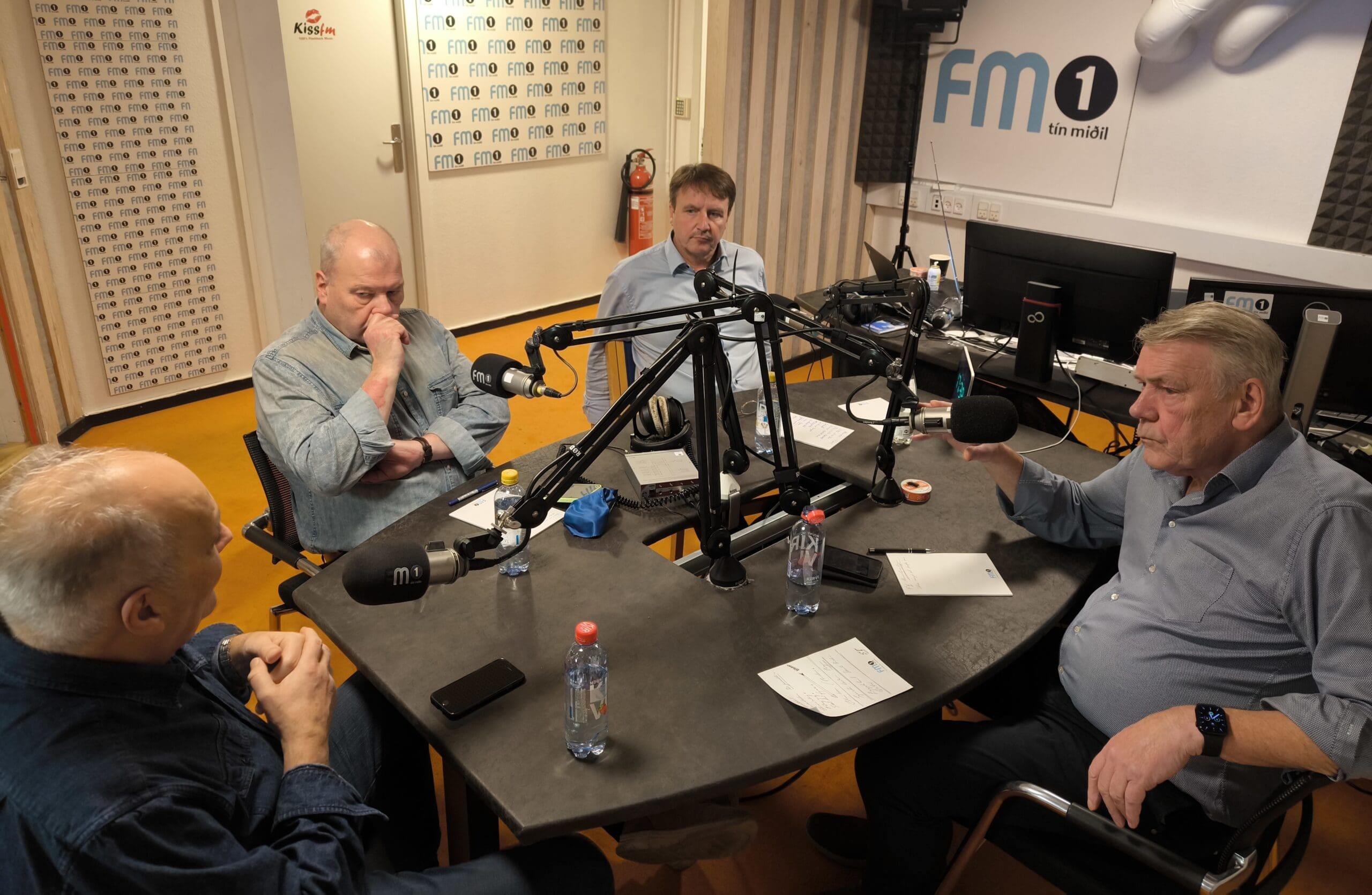 Stjórnin – Politikkur á skák – Frá fólkaræði til embætismannaverk