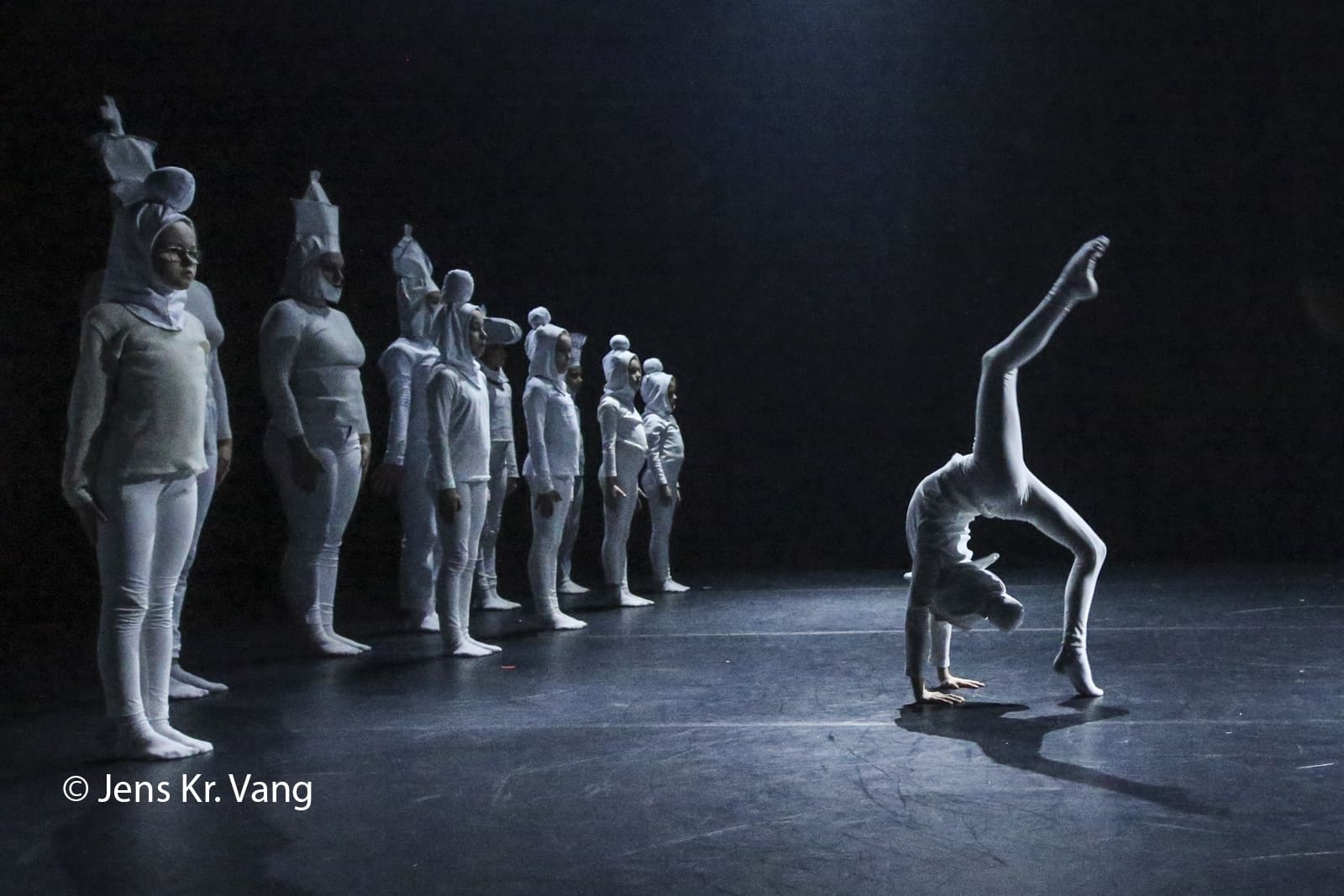 Serligt hjá fimleikarunum at framføra í Norðurlandahúsinum