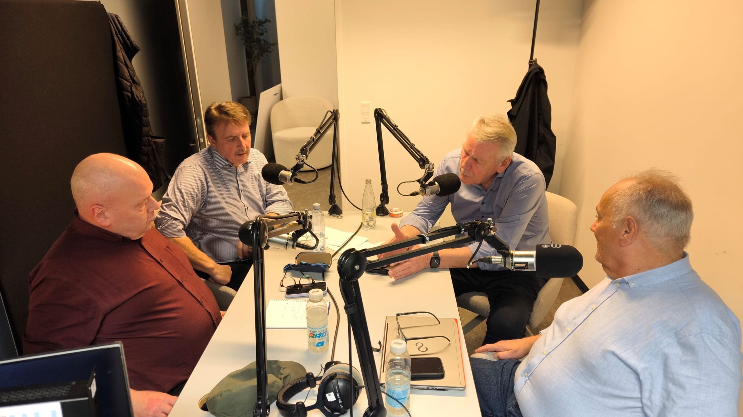 Stjórnin – Politikkur á skák – Heimild og ábyrgd mugu fylgjast í byggimálum