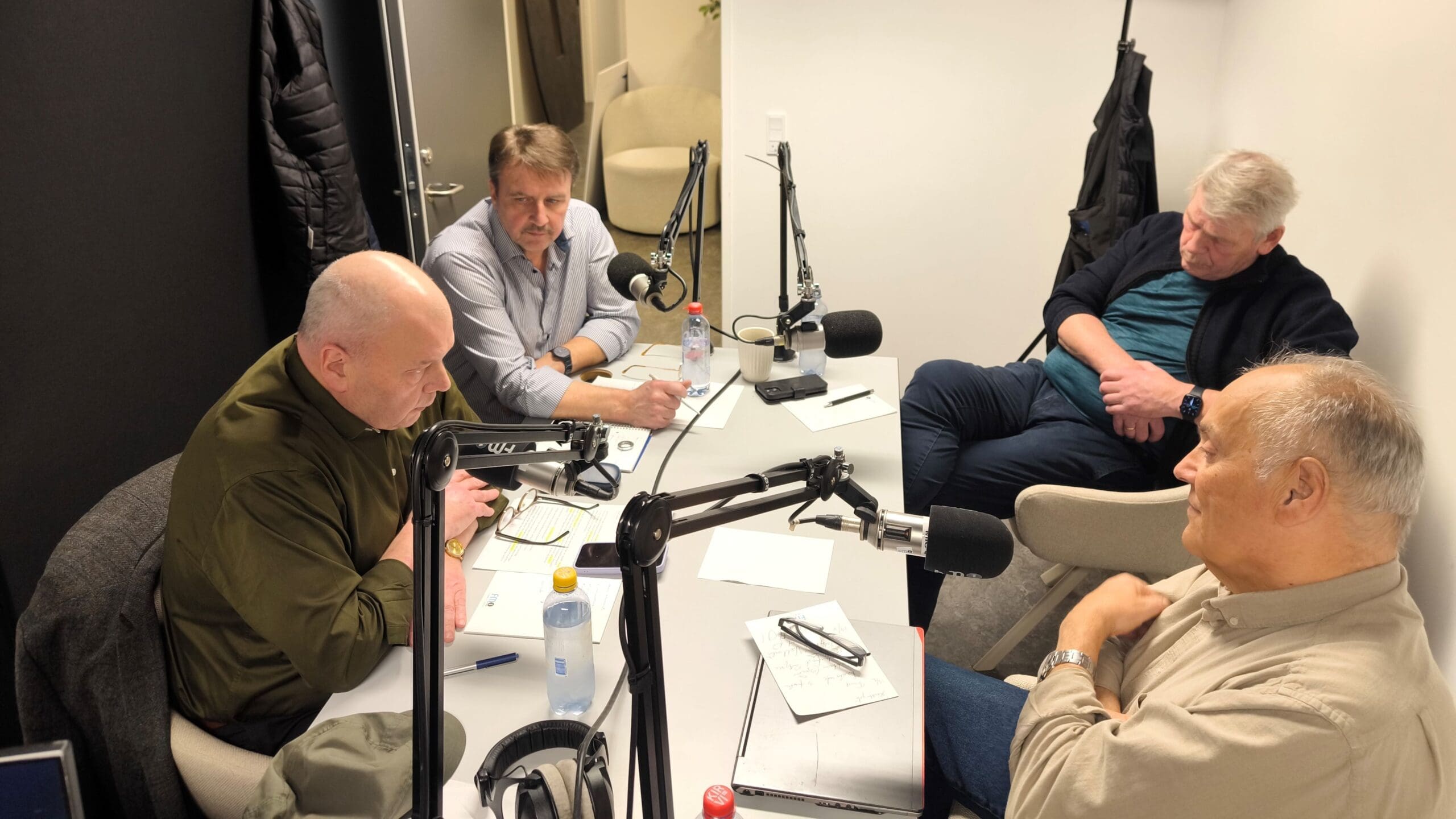 Stjórnin – Politikkur á skák – Vit mugu kjakast um ognarskatt