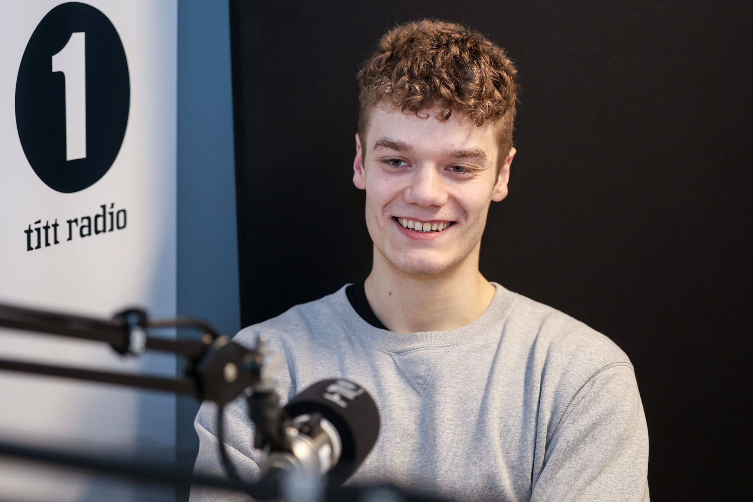 Óli gleðir seg at spæla móti barndómsvinunum í barndómsfelagnum