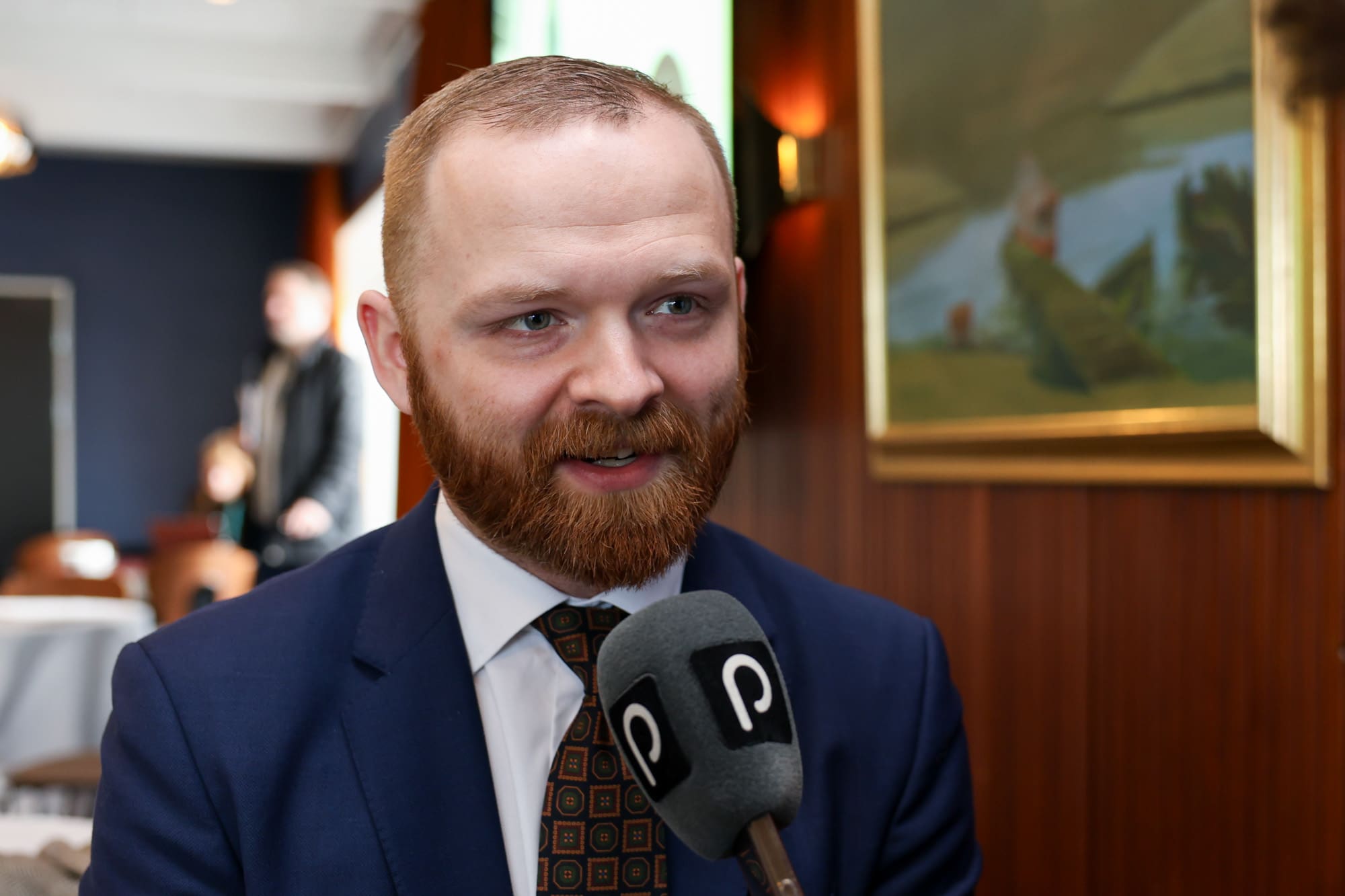 – Fólkatingssessurin blivin tómur fyri innihald