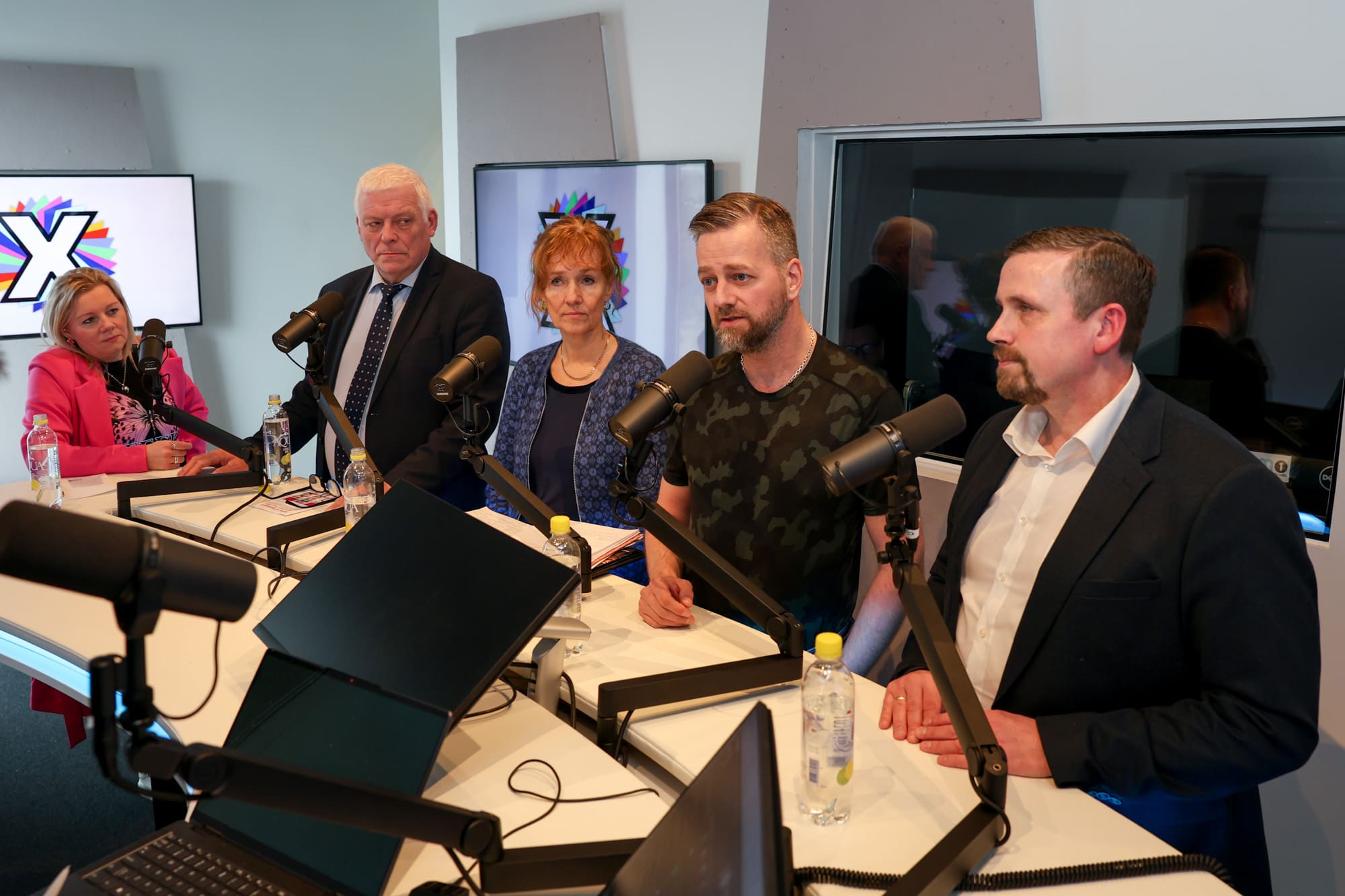 Sjálvstýri liggur á miðjuni og miðjar eftir minst einum tingsessi í morgin