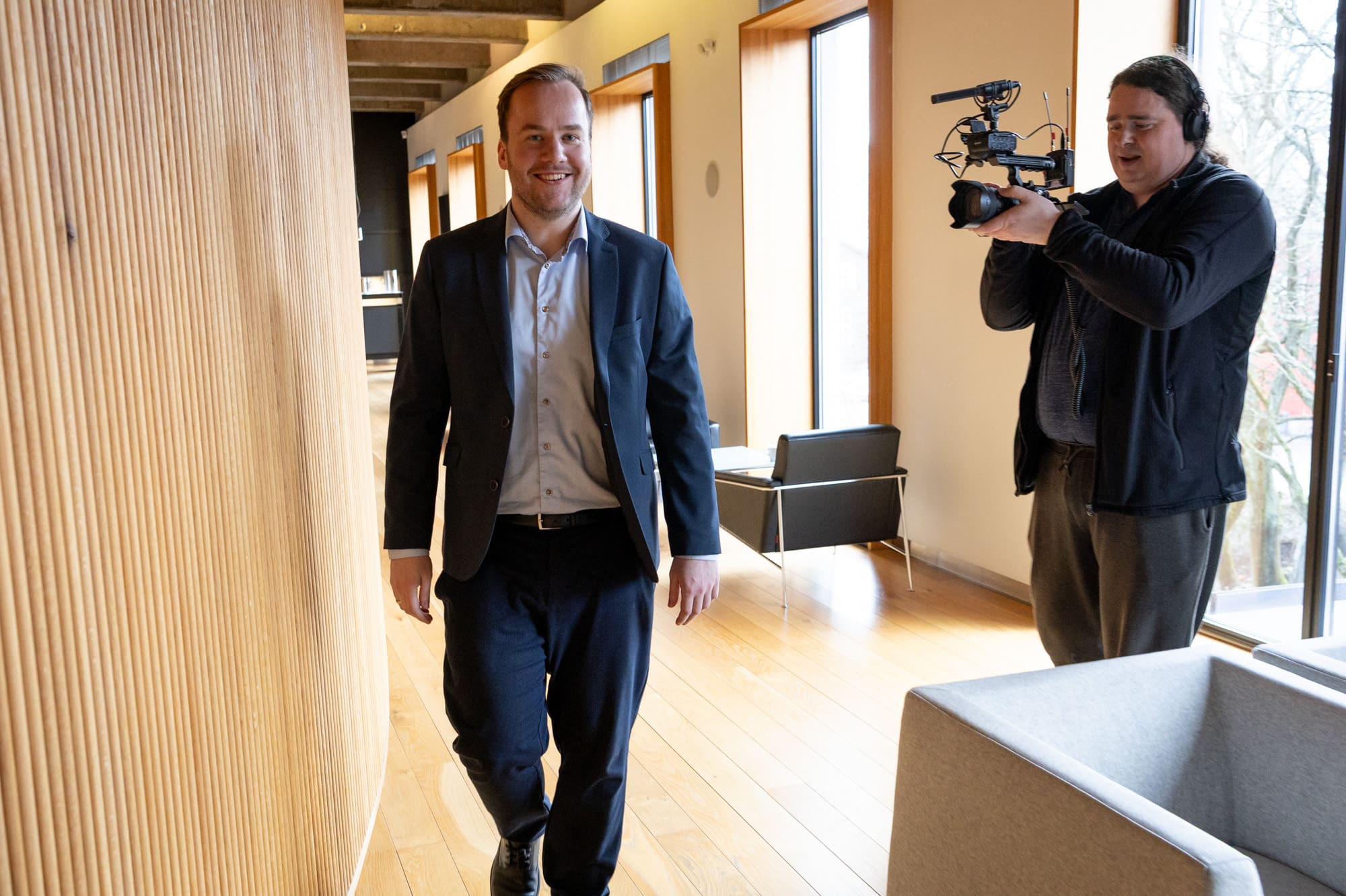 Spenningur um samanseting: Støðumeting undan samráðingunum