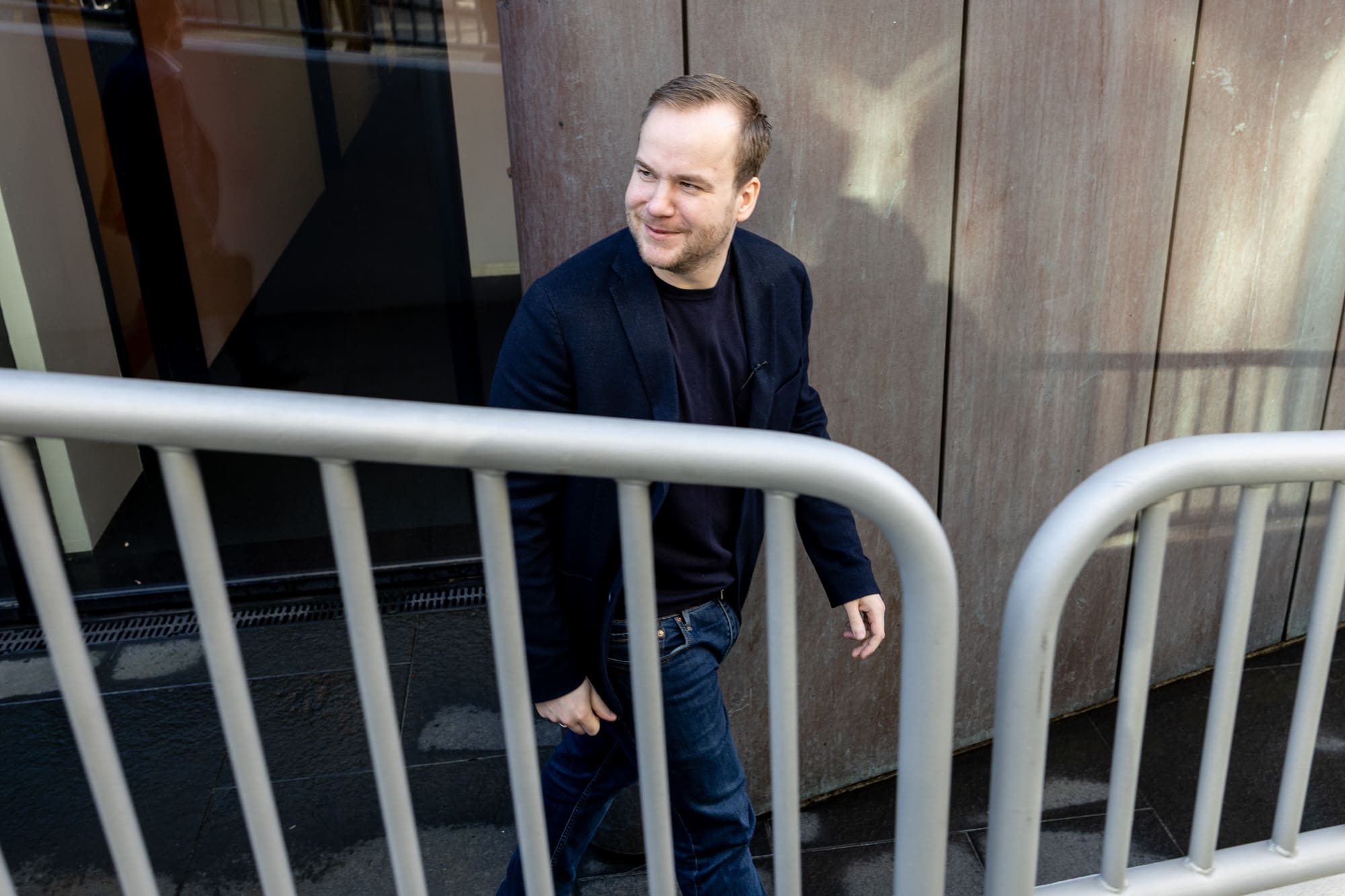 Beinir er meira bjartskygdur nú enn tá dagurin byrjaði