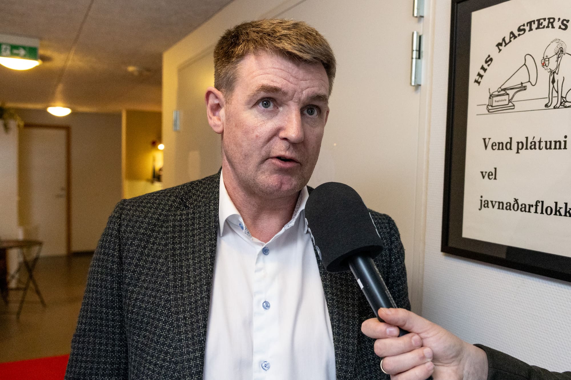 Nógv bendir á at Aksel leggur samráðingarrættin skjótt