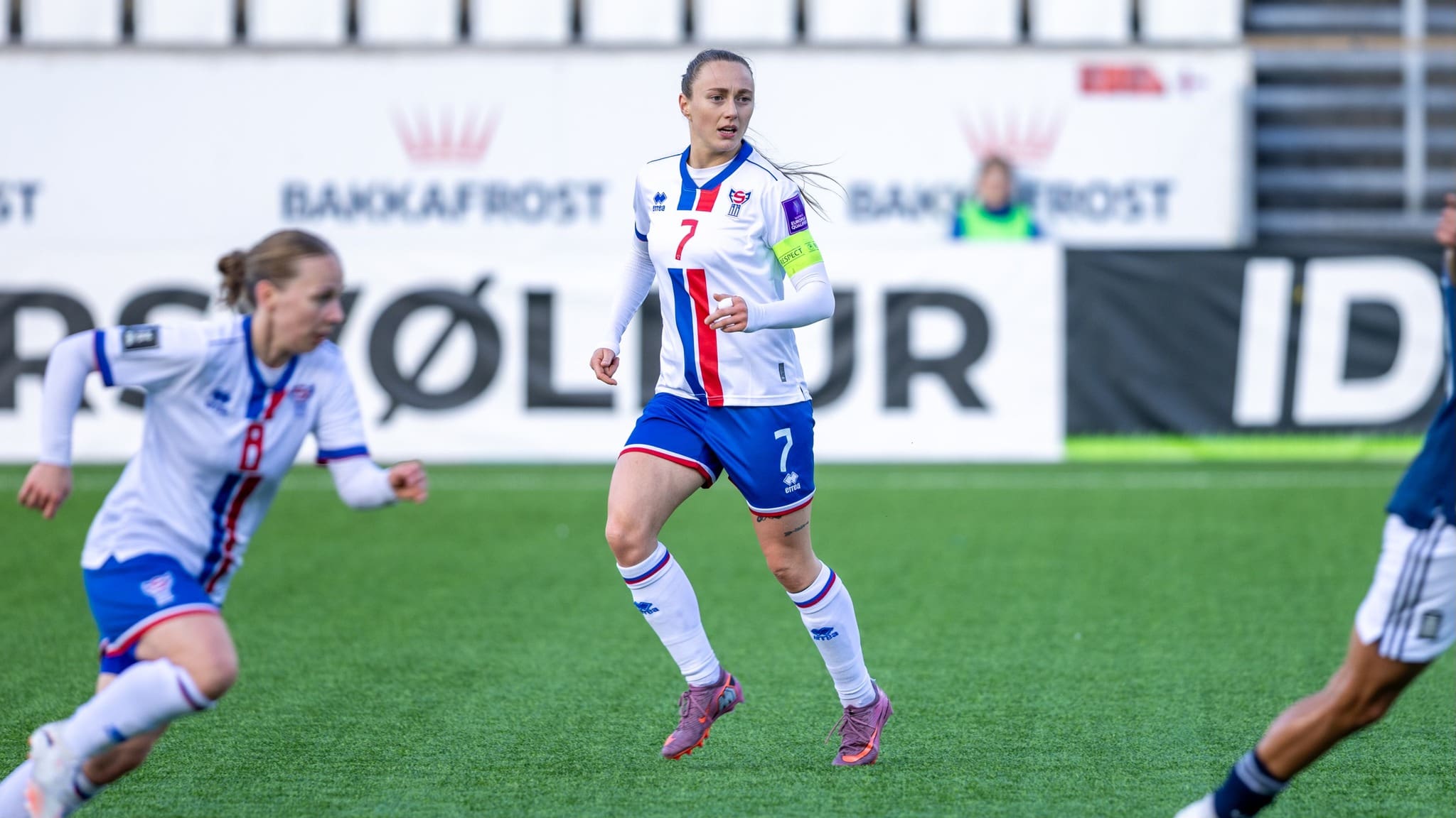 – Má royna at halda málstimanum – og hótta málið hjá teimum