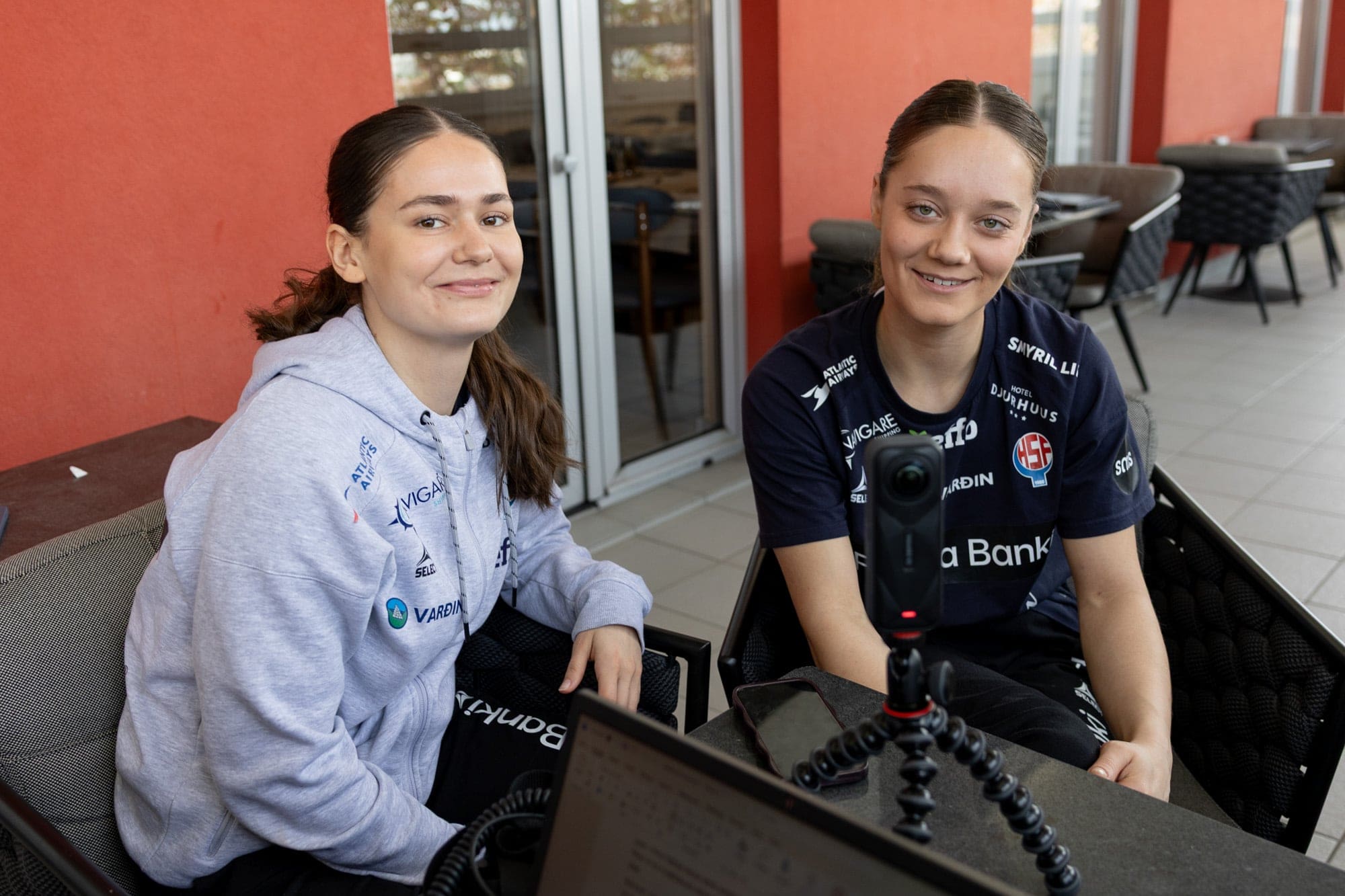 Spurnarkappingar millum fýra landsliðsleikarar og hugleiðingar um svanasongin hjá Bjartu