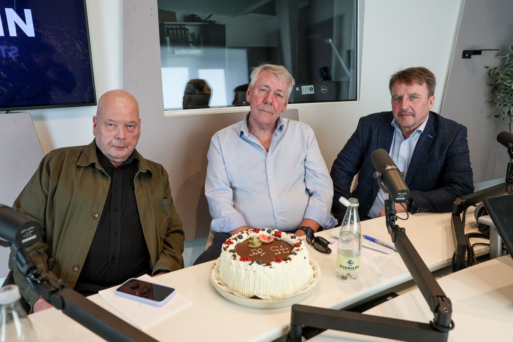 75-ára føðingardagur og metingar um millum annað Fólkaflokkin í Stjórnini