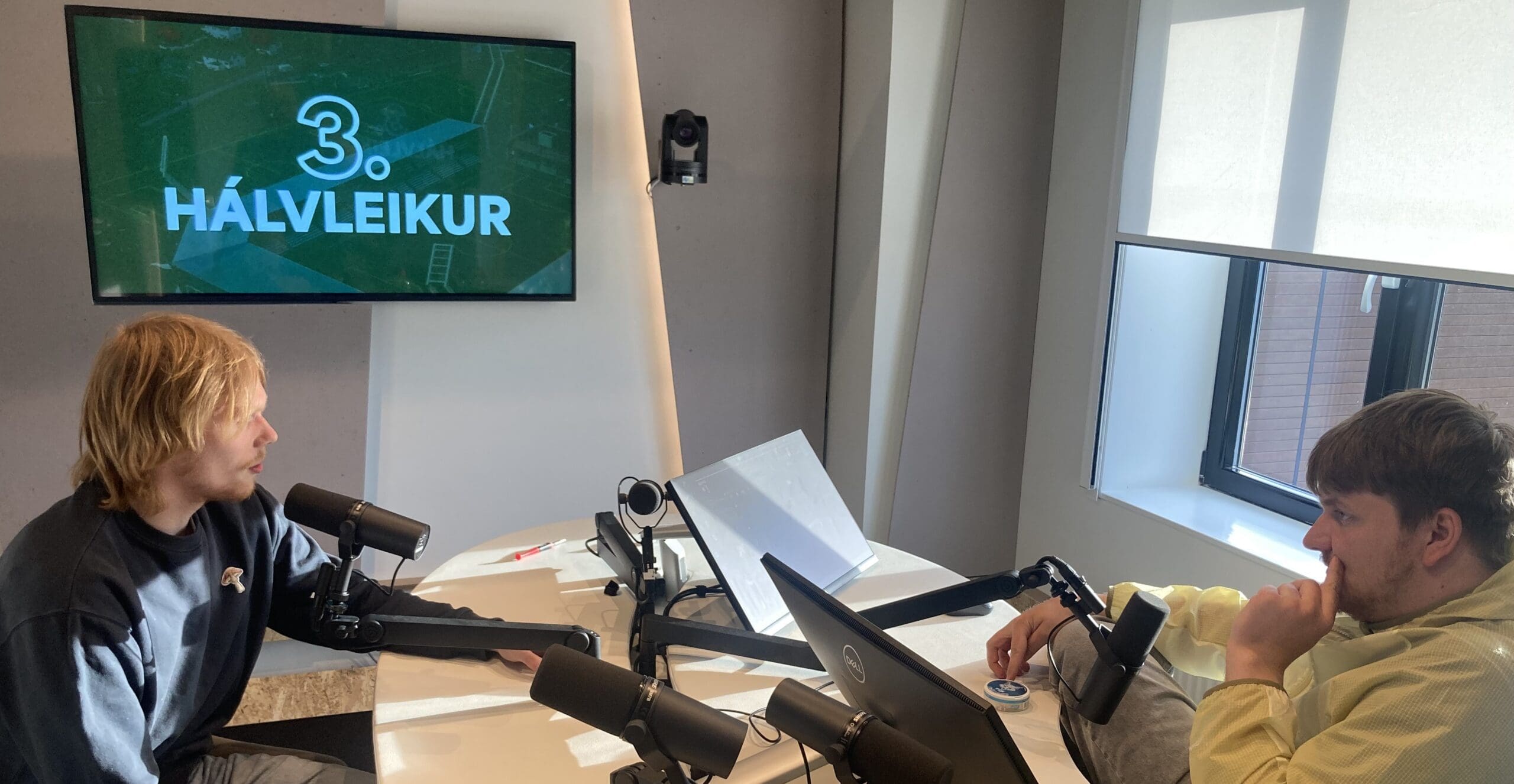 Emil W. Joensen, Jákup á Borg, Hanus Højgaard og Hans Pauli á Bø vóru gestir í “3. hálvleiki”