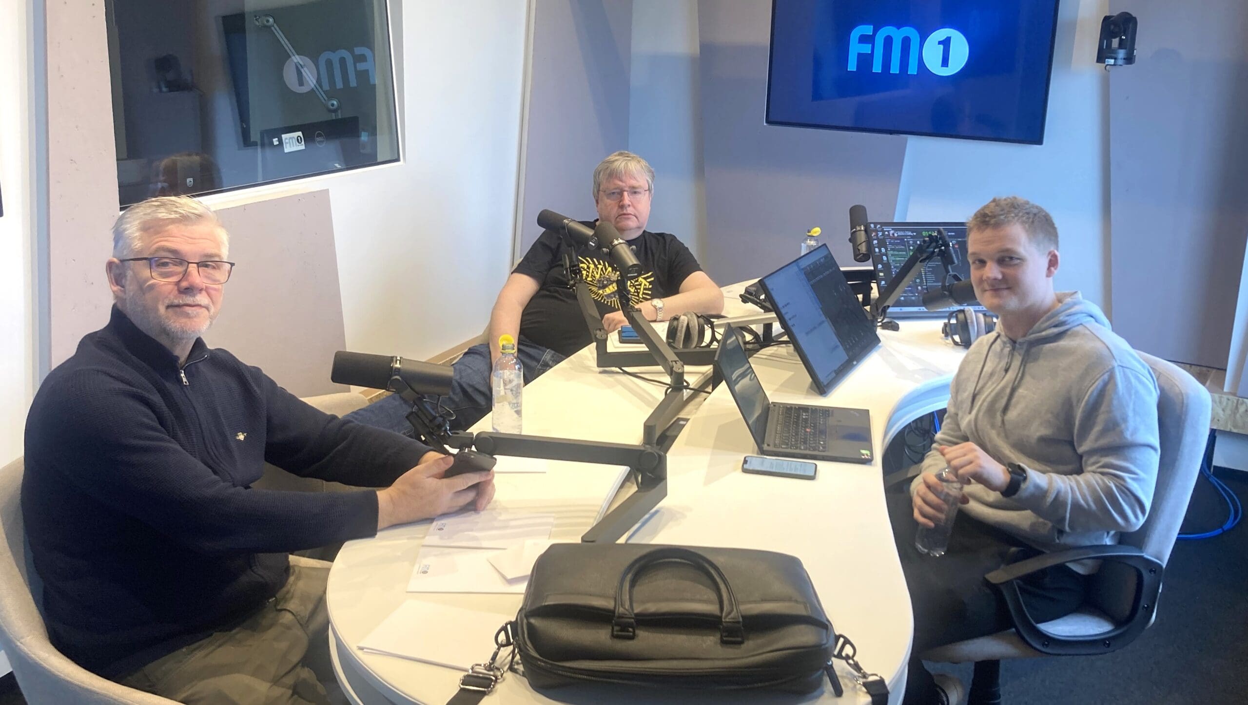 Fjórðingsfinalurnar, innandura fótbóltshallir og 8. umfar vóru evnini í “Fótbóltsskýlinum”
