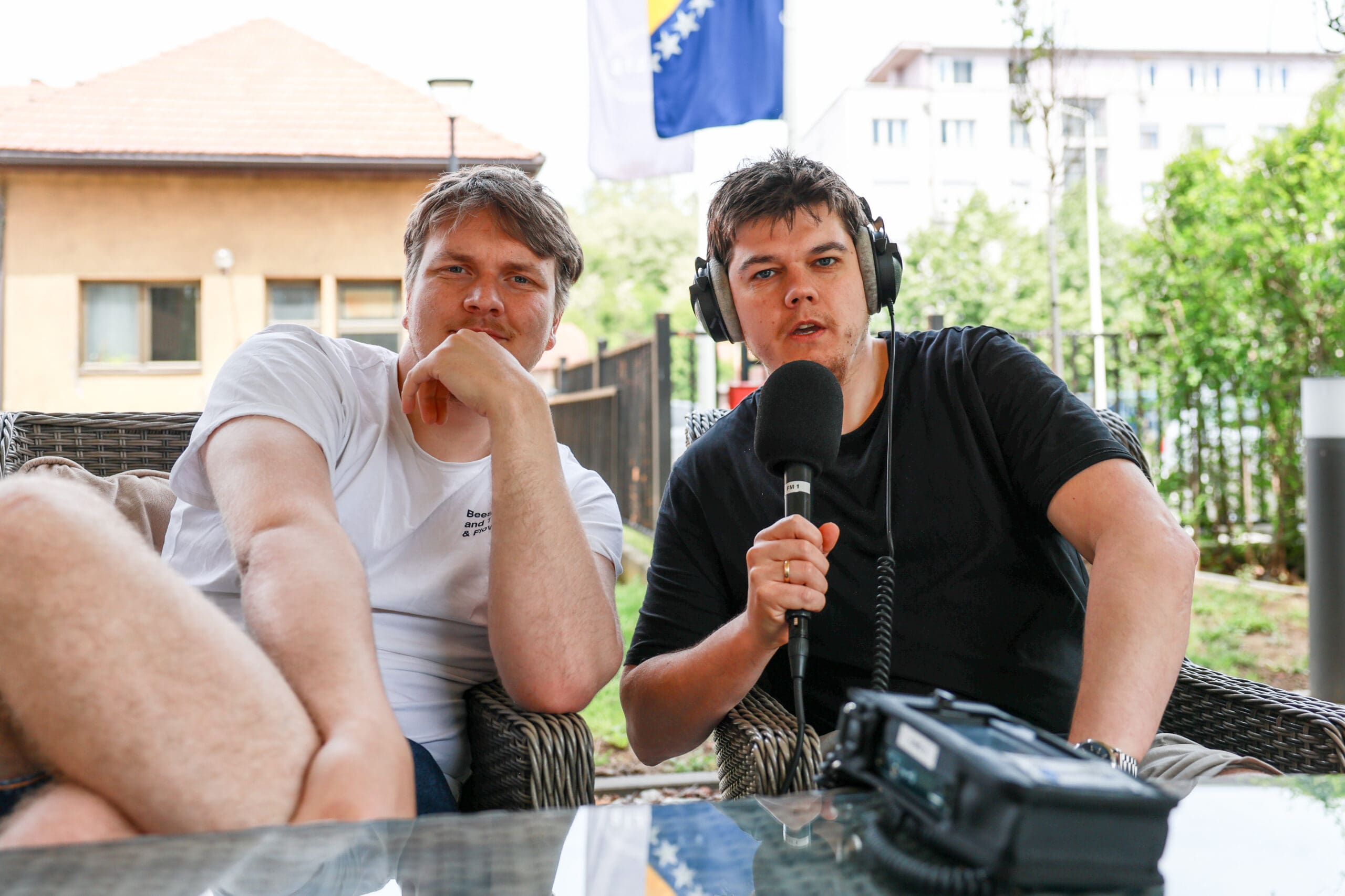 Beinleiðis úr Bosnia: Bosniski stórmeistarin í talvi, hjálparvenjarin og panelið