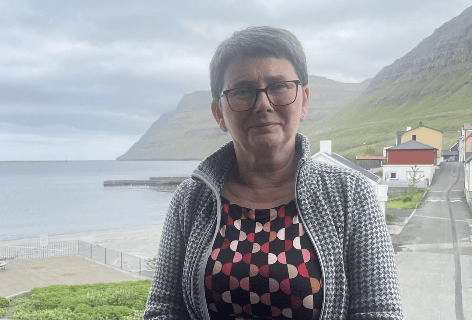 G: Taka sand frá botninum og flyta hann