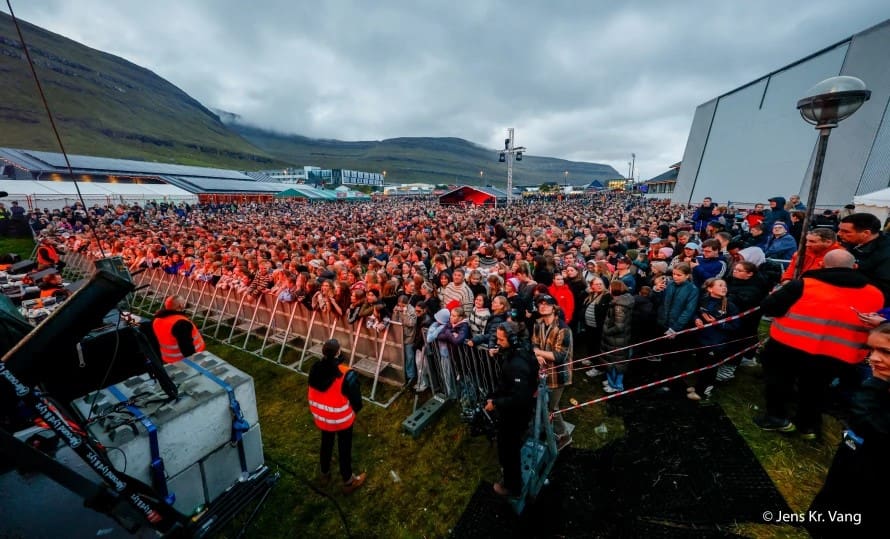 Hoyr summarfestivalssendingina hjá FM1