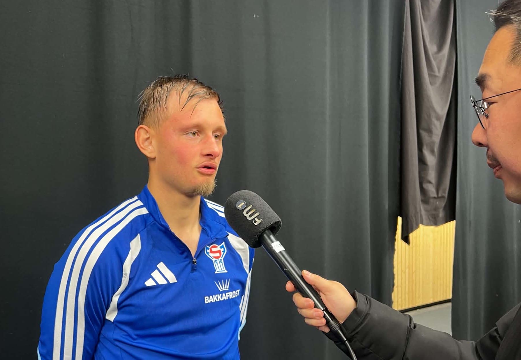 Áki fegnast um fyrsta málið og fyrsta kappingardystin – men sigurin manglaði